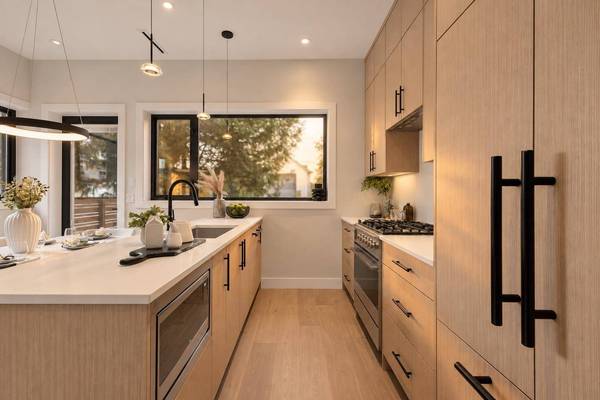 2017 E 23rd AVE #2, Vancouver, BC V5N 2T9