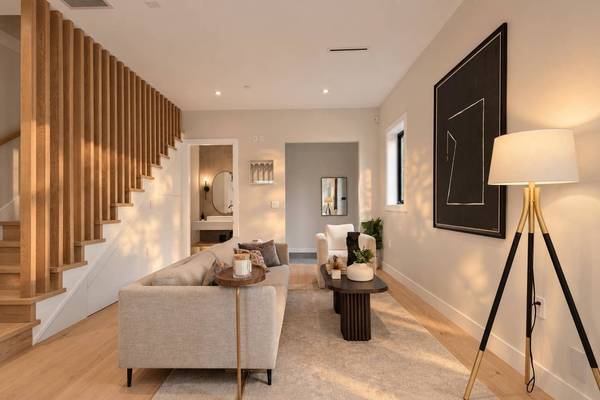 2017 E 23rd AVE #2, Vancouver, BC V5N 2T9