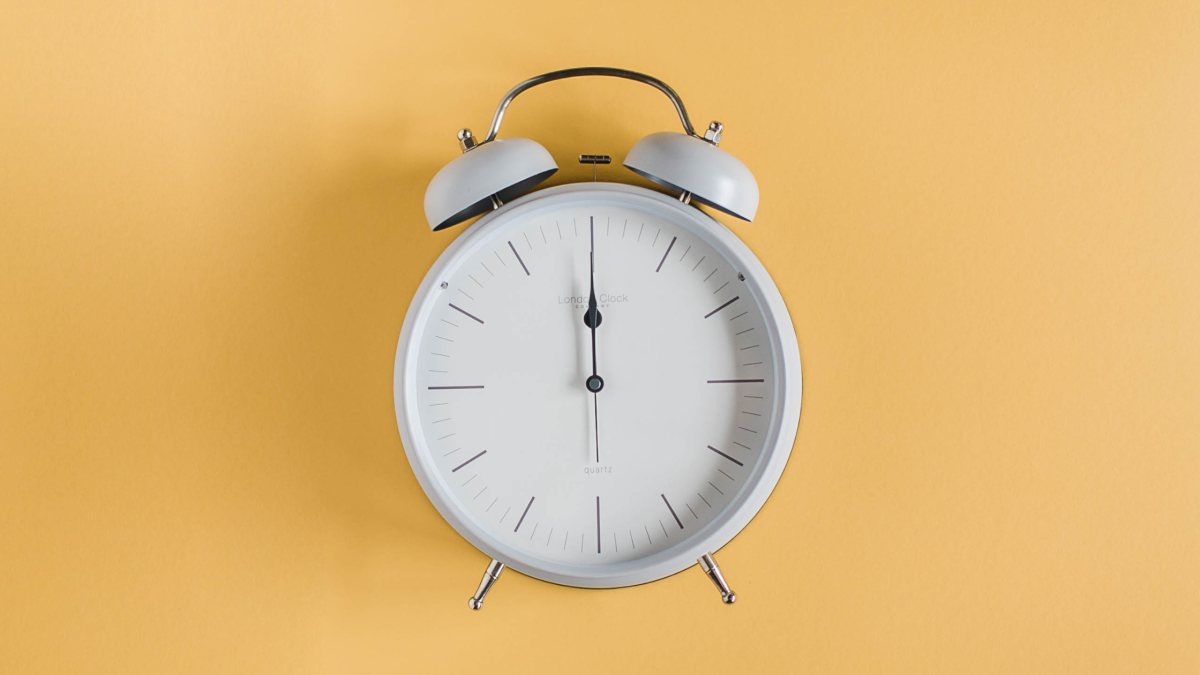 an image of a clock representing that time is of the essence for irrevocable periods