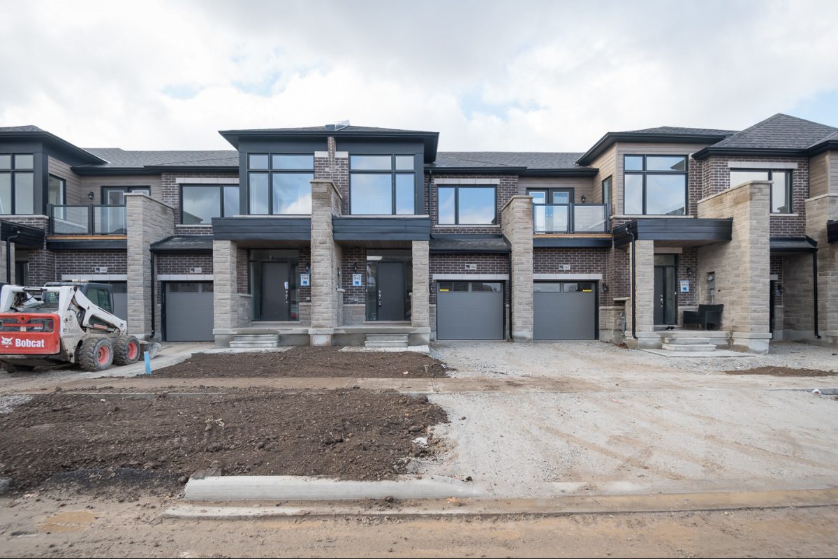 1464 Rose Way, Milton