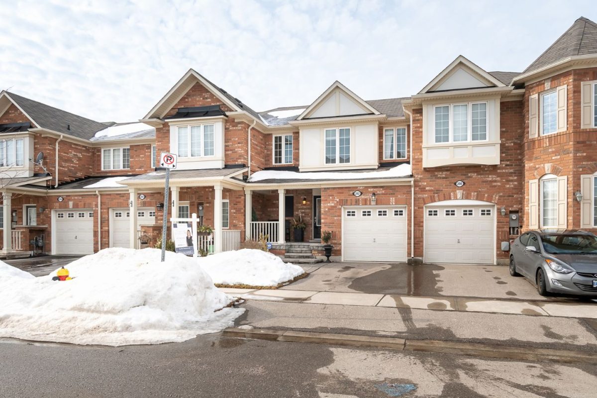 202 Woodley Crescent, Milton