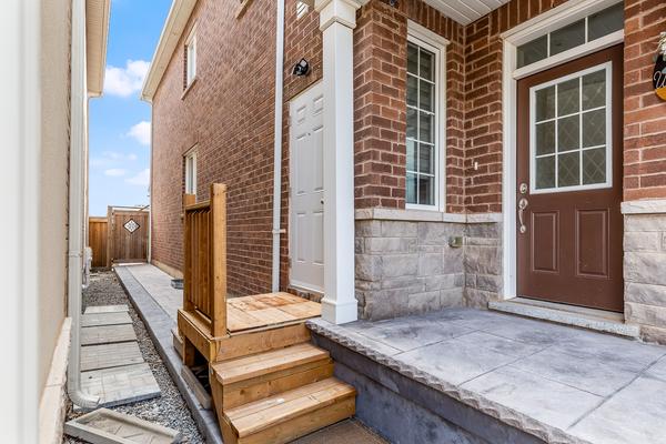 Private wood deck entrance at 392 Clarkson Gate legal basement suite, Milton Ontario