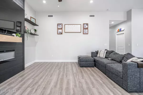 2246 E SHERIDAN Street, Phoenix, AZ 85006