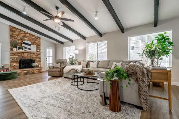 1404 E Rosemonte Dr, Phoenix, AZ 85024-2966