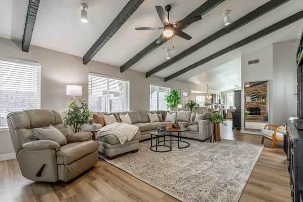 1404 E Rosemonte Dr, Phoenix, AZ 85024-2966