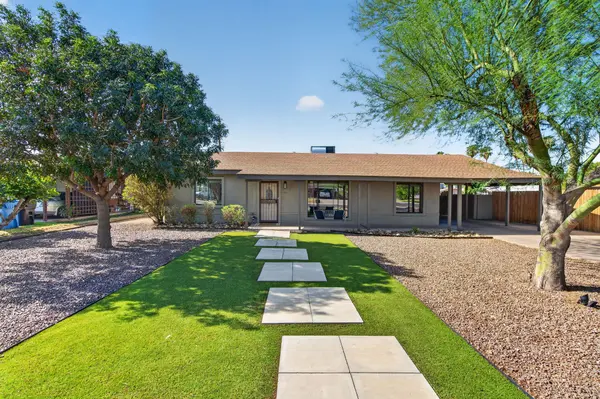2319 E Earll Dr, Phoenix, AZ 85016-7805