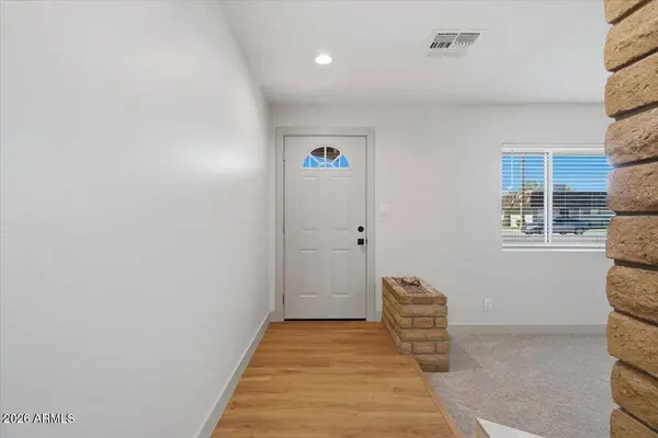 337 N COMANCHE Drive, Chandler, AZ 85224