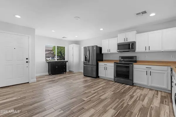 11553 W GREEN Drive, Youngtown, AZ 85363