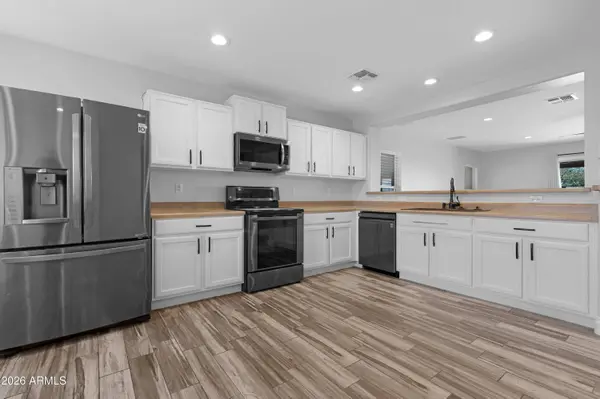 11553 W GREEN Drive, Youngtown, AZ 85363