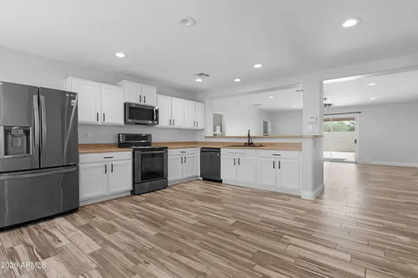 11553 W GREEN Drive, Youngtown, AZ 85363