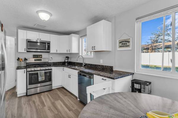 1992 W AFTON CIR N, Layton, UT 84041