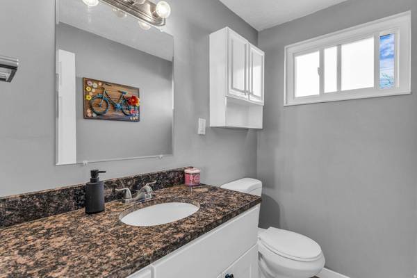 1992 W AFTON CIR N, Layton, UT 84041