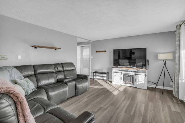 1992 W AFTON CIR N, Layton, UT 84041