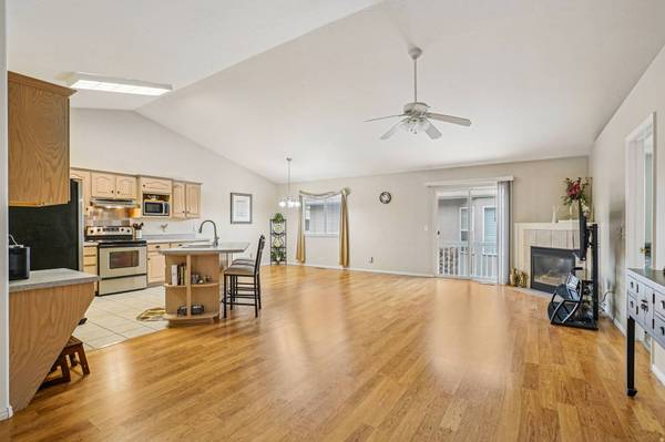 1528 W TURTLE DOVE LN, West Jordan, UT 84088