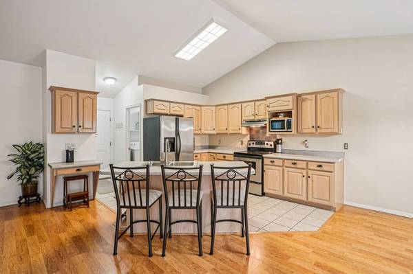 1528 W TURTLE DOVE LN, West Jordan, UT 84088