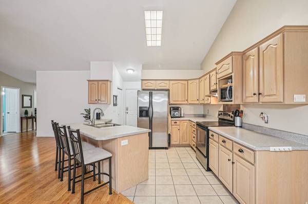 1528 W TURTLE DOVE LN, West Jordan, UT 84088