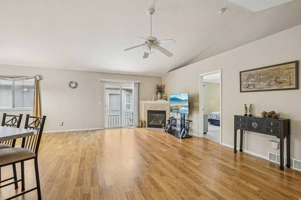 1528 W TURTLE DOVE LN, West Jordan, UT 84088