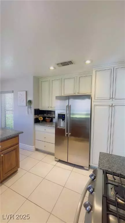 6954 Emerald Springs LN, Las Vegas, NV 89113