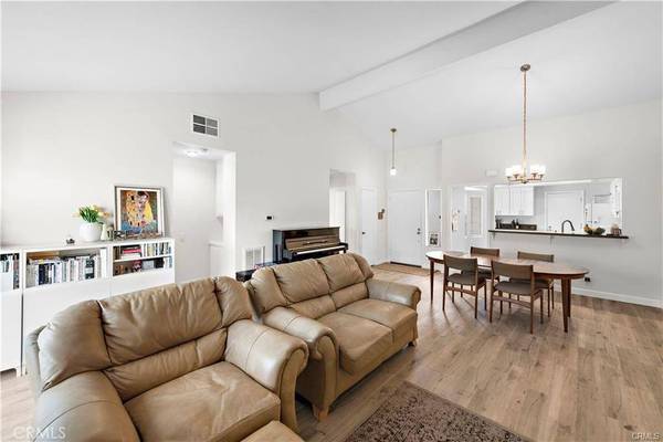 36 Lone Pne #39, Irvine, CA 92604