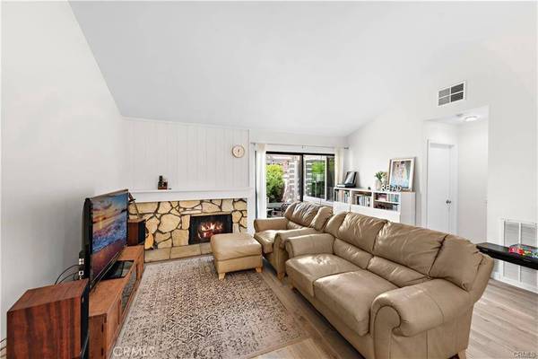 36 Lone Pne #39, Irvine, CA 92604