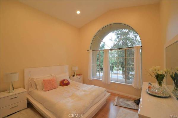 83 Alberti Aisle, Irvine, CA 92614