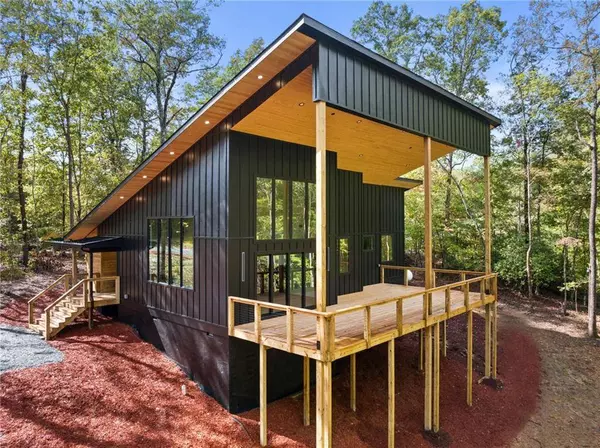 325 Pine LN, Mineral Bluff, GA 30559