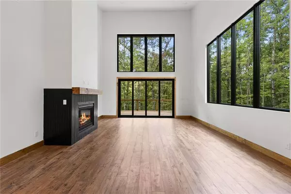 325 Pine LN, Mineral Bluff, GA 30559