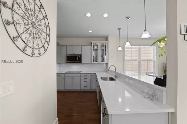 30 Hammock Oaks CIR, Hilton Head Island, SC 29926