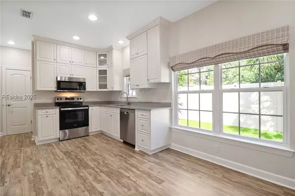 15 Hanahan LN, Hilton Head Island, SC 29926