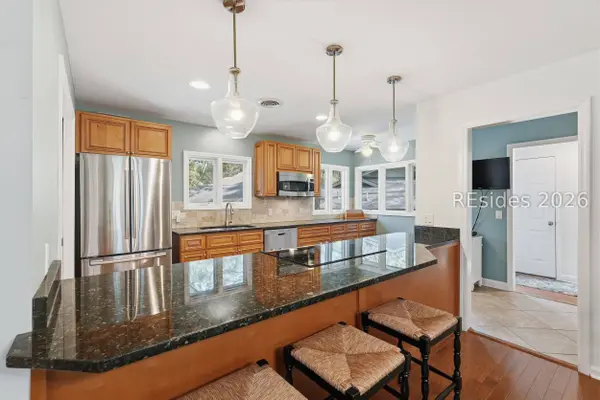 11 Hollyberry LN, Hilton Head Island, SC 29928