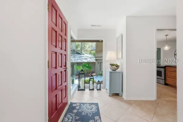 11 Hollyberry LN, Hilton Head Island, SC 29928