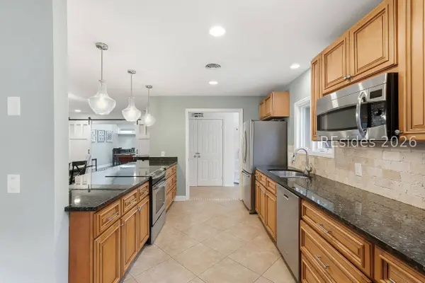 11 Hollyberry LN, Hilton Head Island, SC 29928