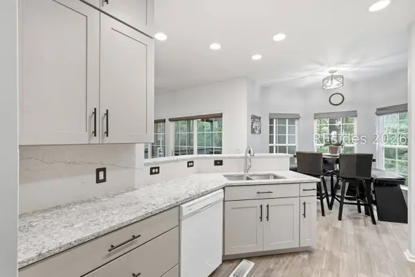 10 Victoria Square DR, Hilton Head Island, SC 29926