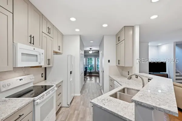 10 Victoria Square DR, Hilton Head Island, SC 29926
