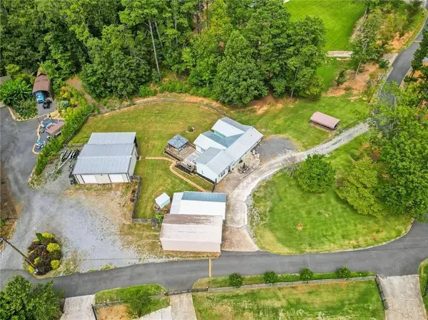 3 Colonial Club DR SE, Acworth, GA 30102