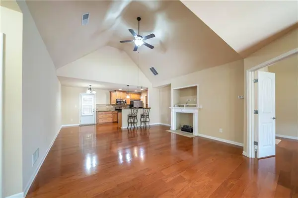 18 Mary LN NE, White, GA 30184