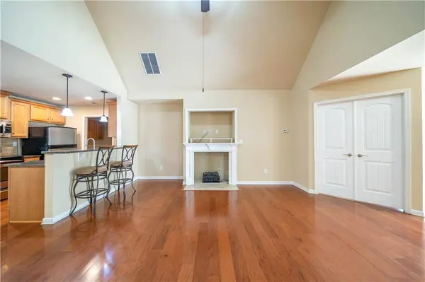 18 Mary LN NE, White, GA 30184