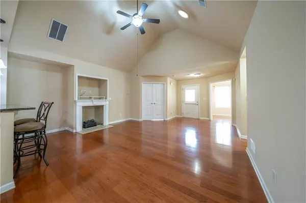 18 Mary LN NE, White, GA 30184