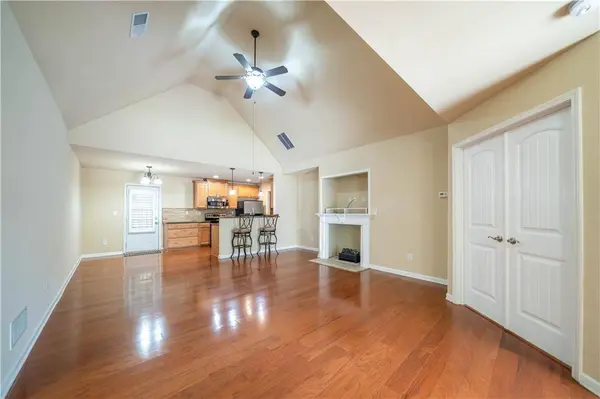 18 Mary LN NE, White, GA 30184