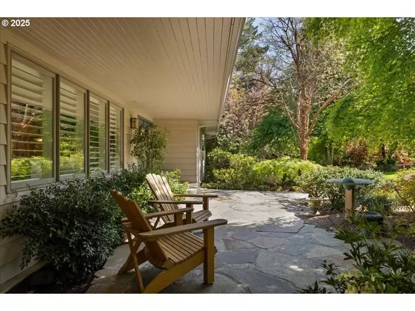 18042 SKYLAND CIR, Lake Oswego, OR 97034