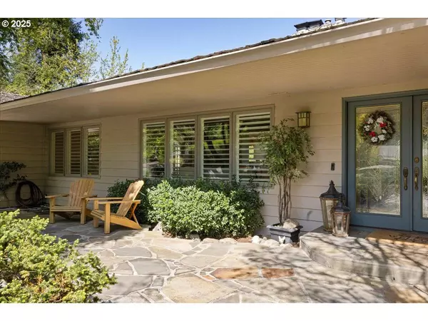 18042 SKYLAND CIR, Lake Oswego, OR 97034