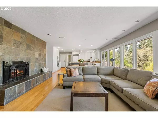 18042 SKYLAND CIR, Lake Oswego, OR 97034