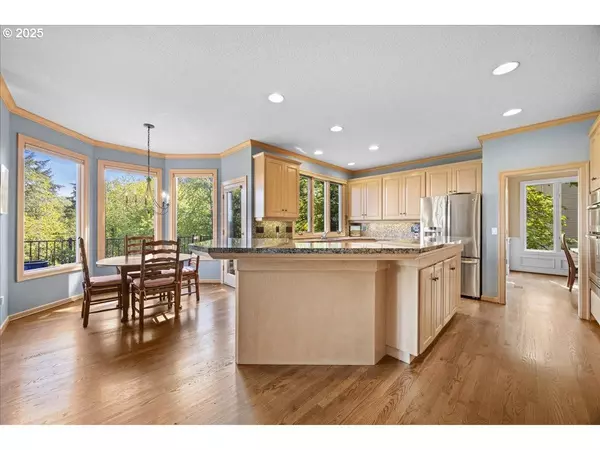 1093 TYNDALL CT, Lake Oswego, OR 97034