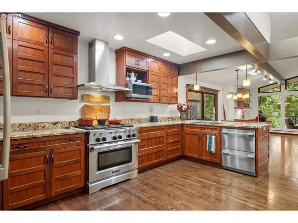 17455 BLUE HERON RD, Lake Oswego, OR 97034