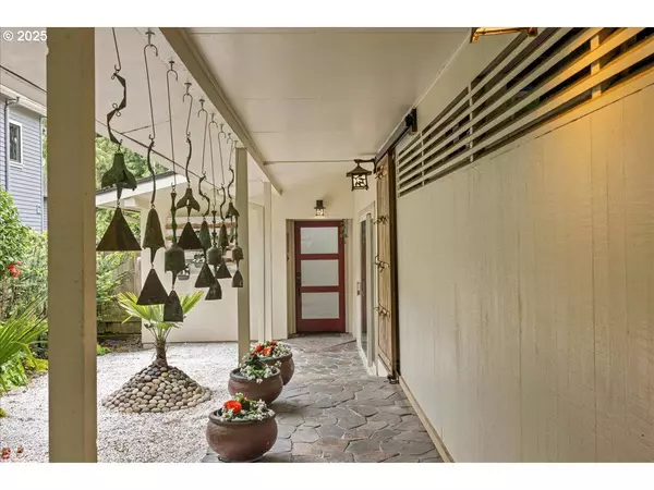 17455 BLUE HERON RD, Lake Oswego, OR 97034