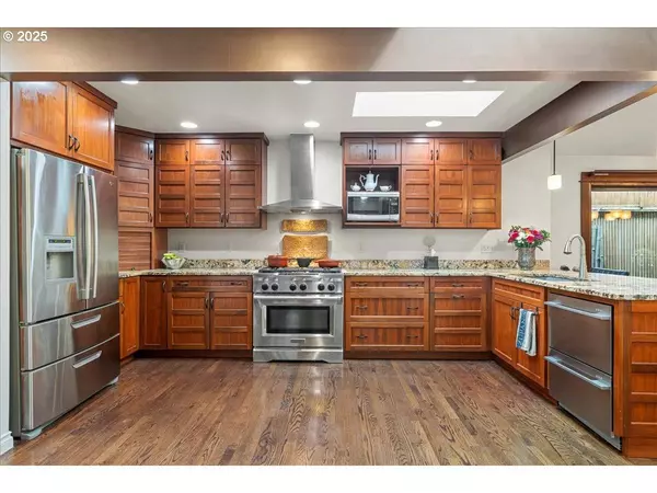 17455 BLUE HERON RD, Lake Oswego, OR 97034