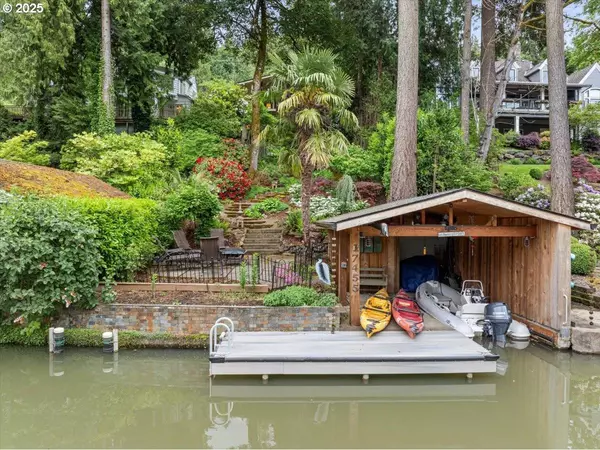 17455 BLUE HERON RD, Lake Oswego, OR 97034