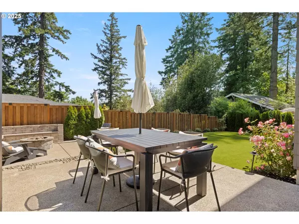 4480 UPPER DR, Lake Oswego, OR 97035