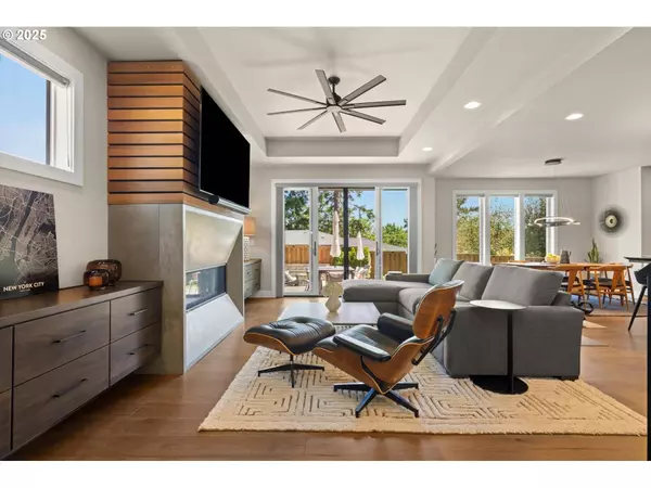 4480 UPPER DR, Lake Oswego, OR 97035