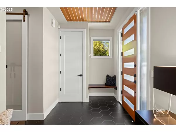 4480 UPPER DR, Lake Oswego, OR 97035